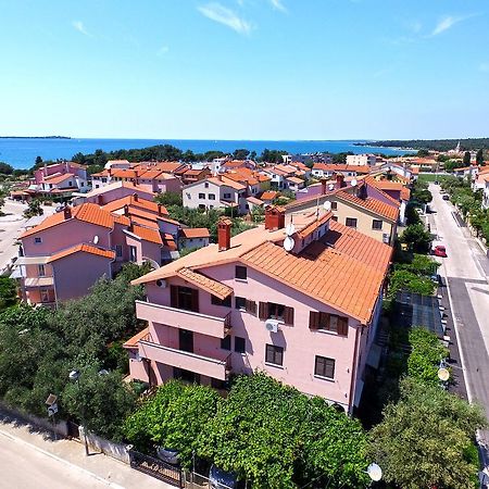 Apartments Mira 1293 Fažana Eksteriør bilde