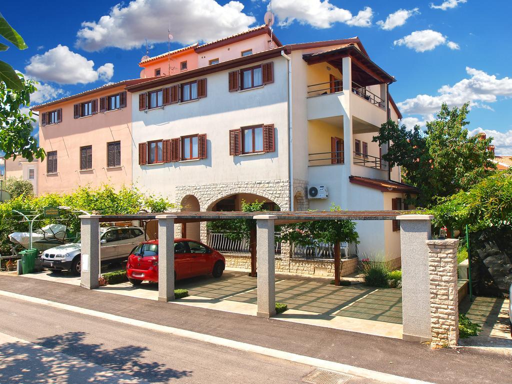 Apartments Mira 1293 Fažana Eksteriør bilde